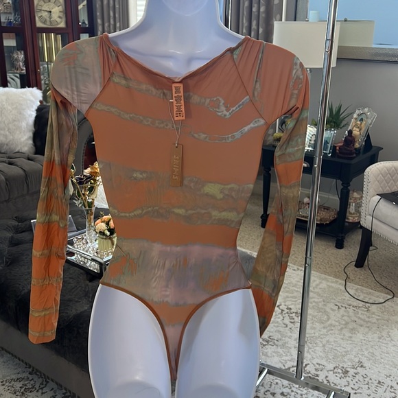 Skims swimsuit/bodysuit - Picture 5 of 9